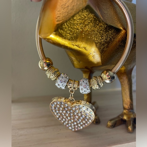 Stretch gold cord bracelet with sparkly heart and gold & sparkly charms! Bling! - Picture 7 of 8